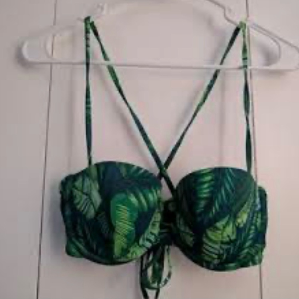 💚💚💎Green Leaf Print Bikini Top